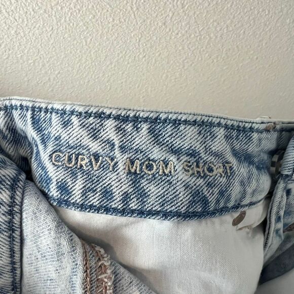 American Eagle Curvy Mom Jean Shorts Size 6 Distressed Denim Blue cross button - Picture 5 of 7